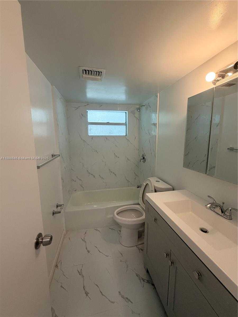 Small Image of 36 ISLAND AVE #12, Miami Beach Number 11