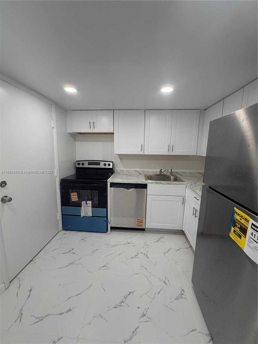 Small Image of 36 ISLAND AVE #12, Miami Beach Number 2