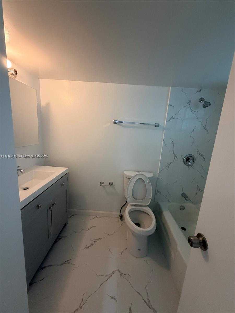 Small Image of 36 ISLAND AVE #12, Miami Beach Number 4