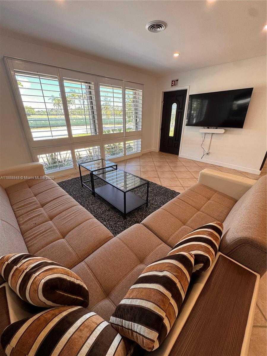 Small Image of 1406 POLK ST, Hollywood Number 4
