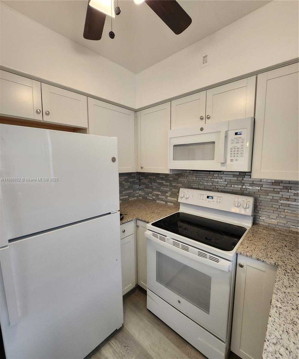 Small Image of 5400 HOLLYWOOD BLVD #16, Hollywood Number 11