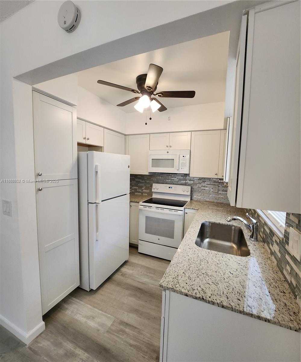 Small Image of 5400 HOLLYWOOD BLVD #16, Hollywood Number 12