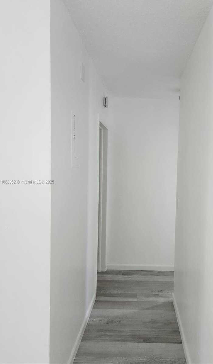 Small Image of 5400 HOLLYWOOD BLVD #16, Hollywood Number 14