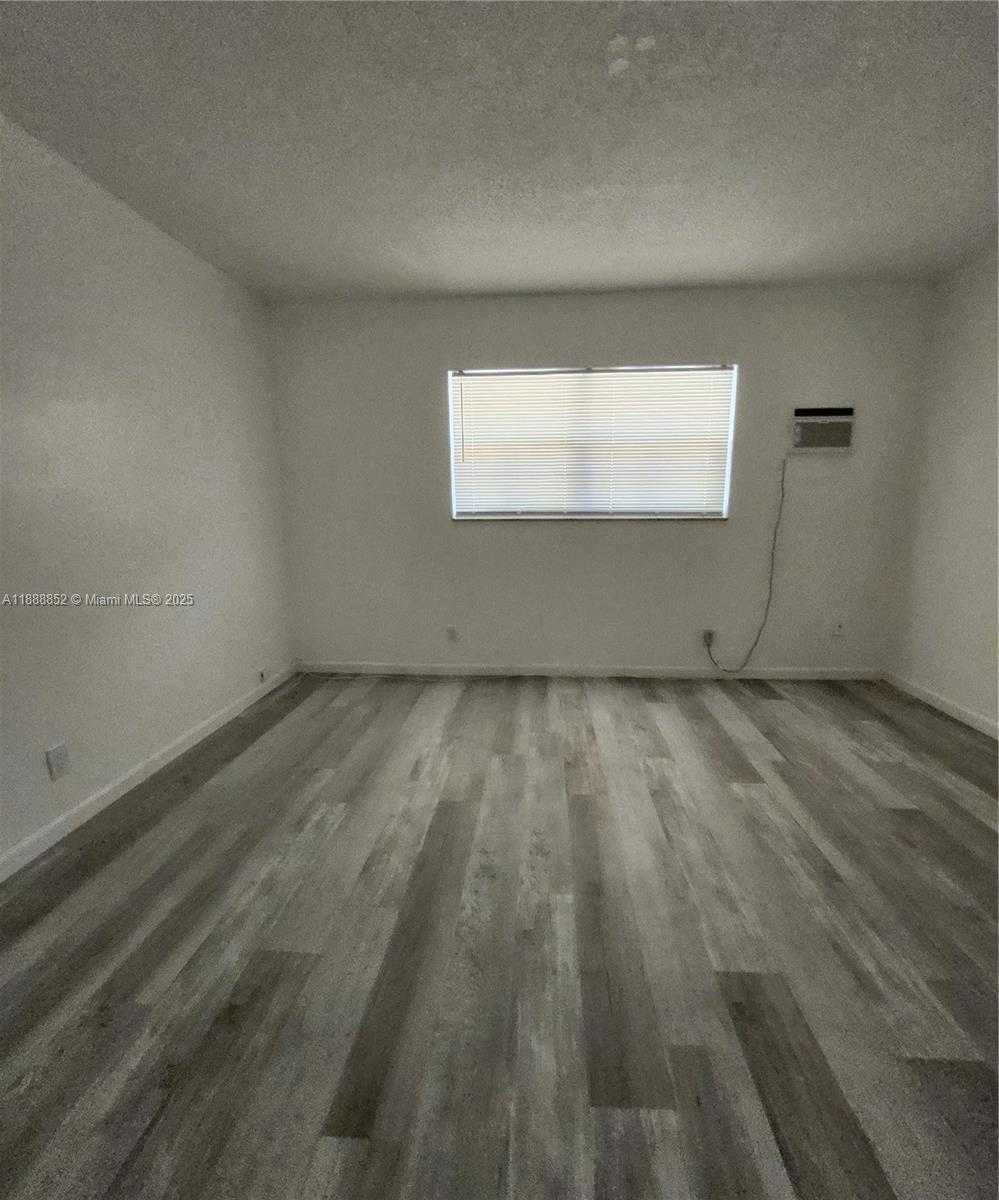 Small Image of 5400 HOLLYWOOD BLVD #16, Hollywood Number 16