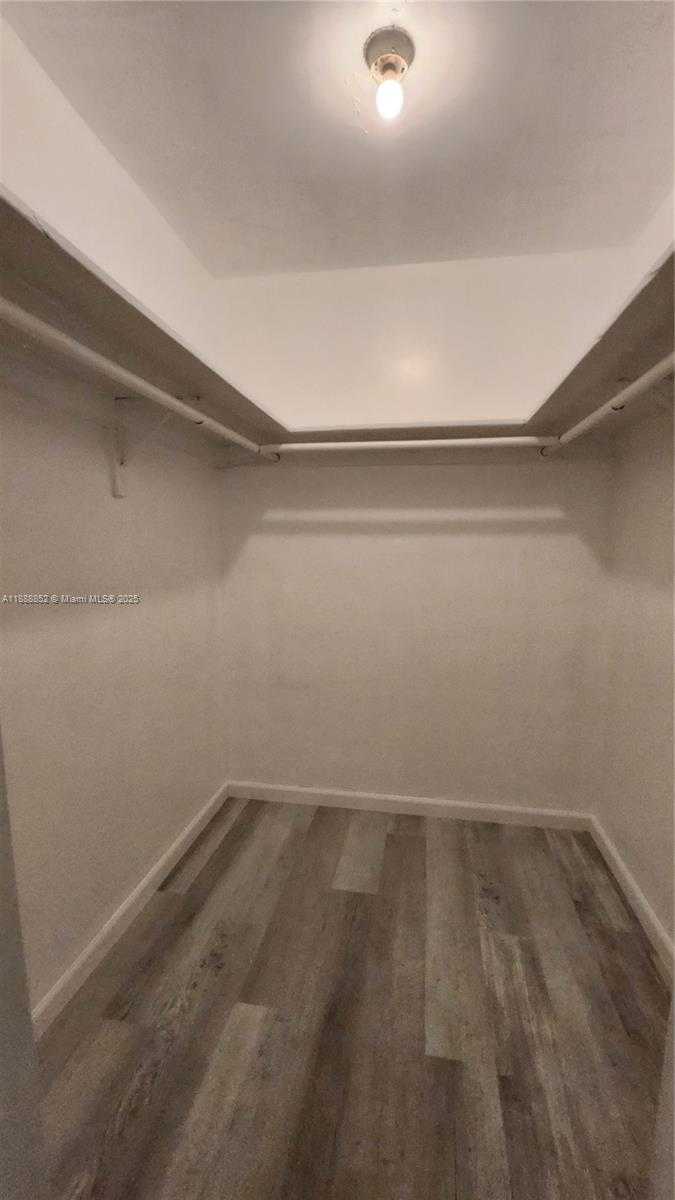 Small Image of 5400 HOLLYWOOD BLVD #16, Hollywood Number 18