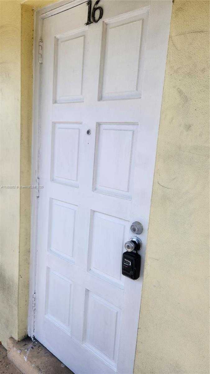 Small Image of 5400 HOLLYWOOD BLVD #16, Hollywood Number 25