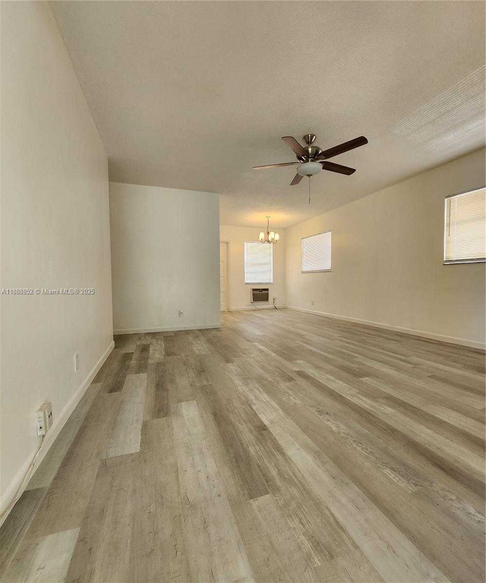 Small Image of 5400 HOLLYWOOD BLVD #16, Hollywood Number 4