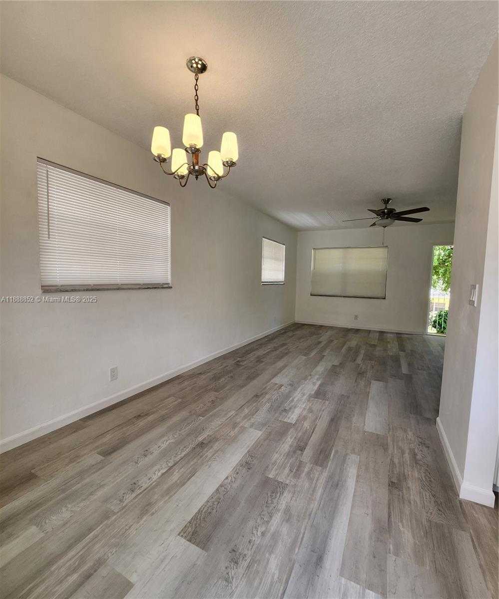 Small Image of 5400 HOLLYWOOD BLVD #16, Hollywood Number 6