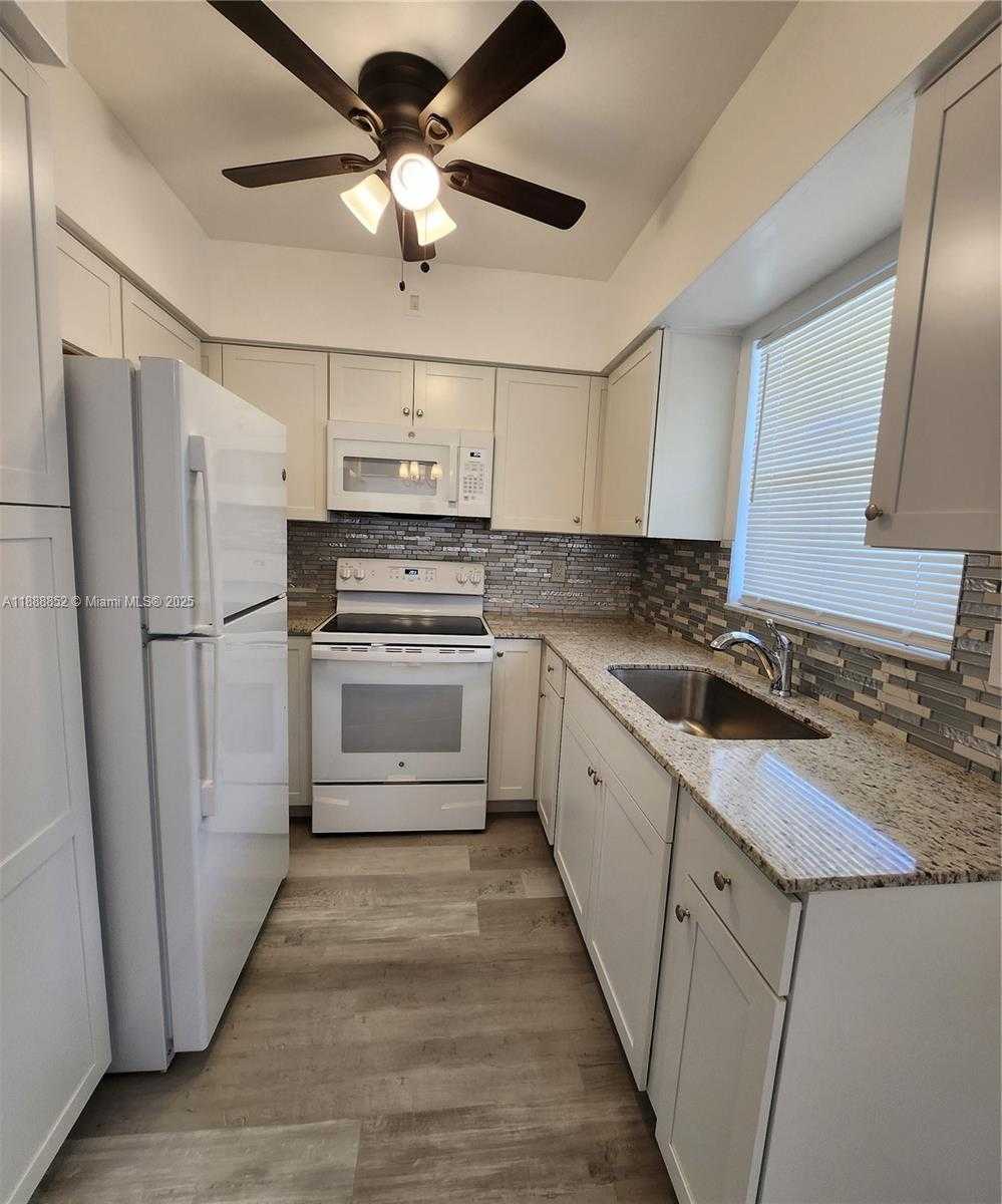 Small Image of 5400 HOLLYWOOD BLVD #16, Hollywood Number 9