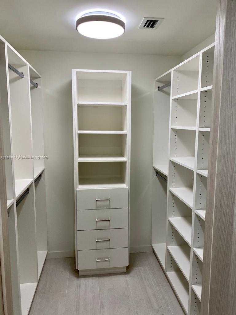 Small Image of 1000 BRICKELL PLZ #4805, Miami Number 11