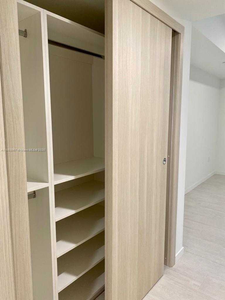 Small Image of 1000 BRICKELL PLZ #4805, Miami Number 12