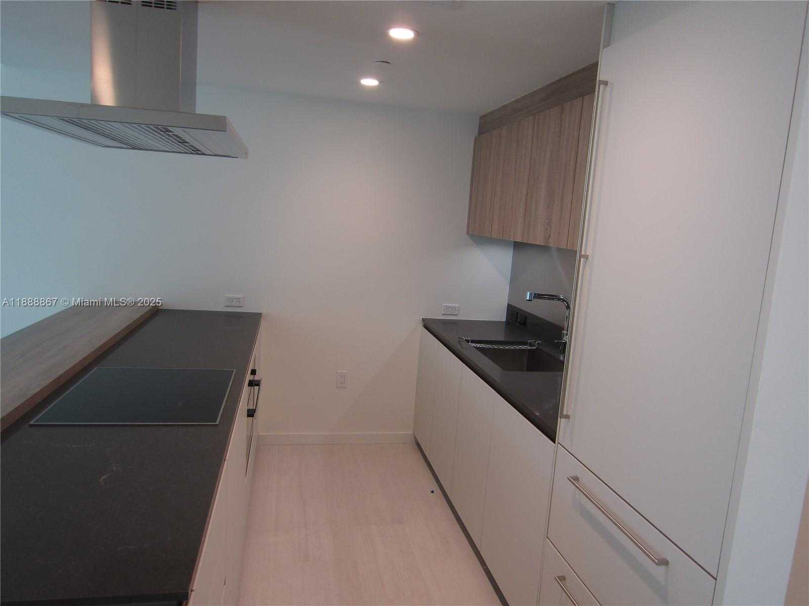 Small Image of 1000 BRICKELL PLZ #4805, Miami Number 4