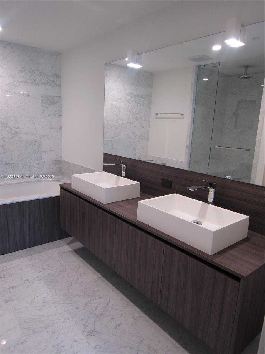 Small Image of 1000 BRICKELL PLZ #4805, Miami Number 6
