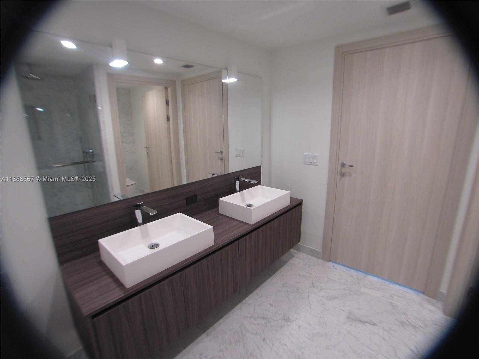 Small Image of 1000 BRICKELL PLZ #4805, Miami Number 8
