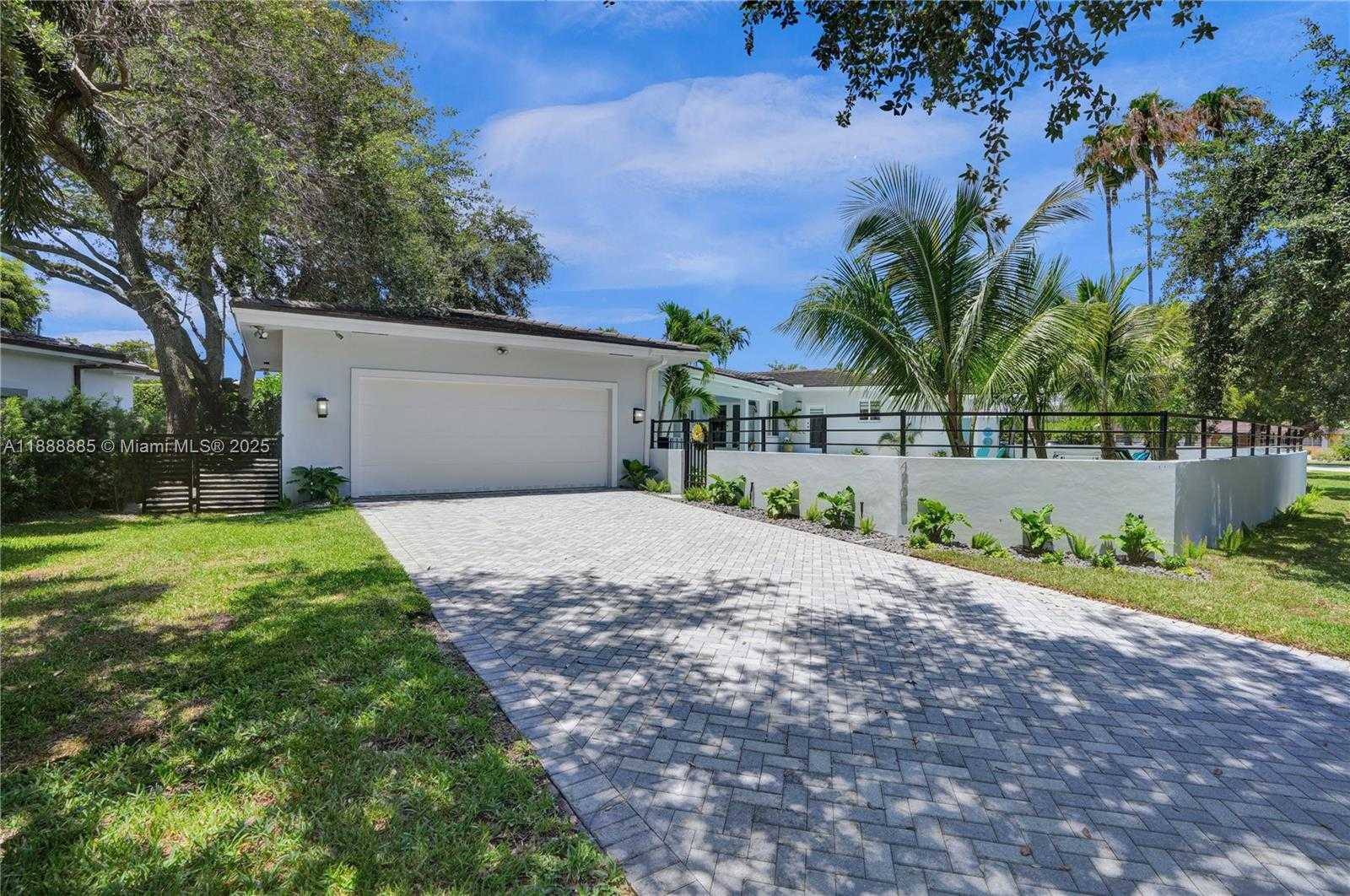 Small Image of 4705 GRANADA BLVD, Coral Gables Number 2