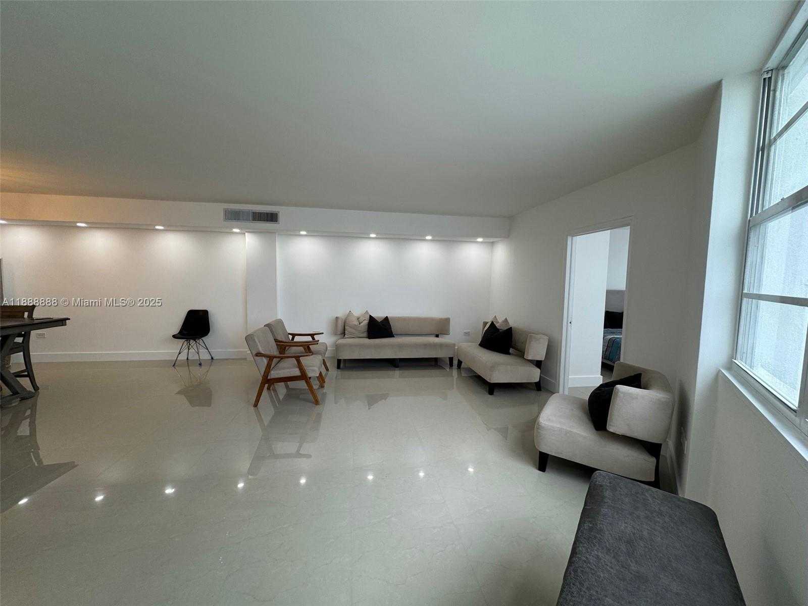 Small Image of 999 BRICKELL BAY DR #504, Miami Number 22