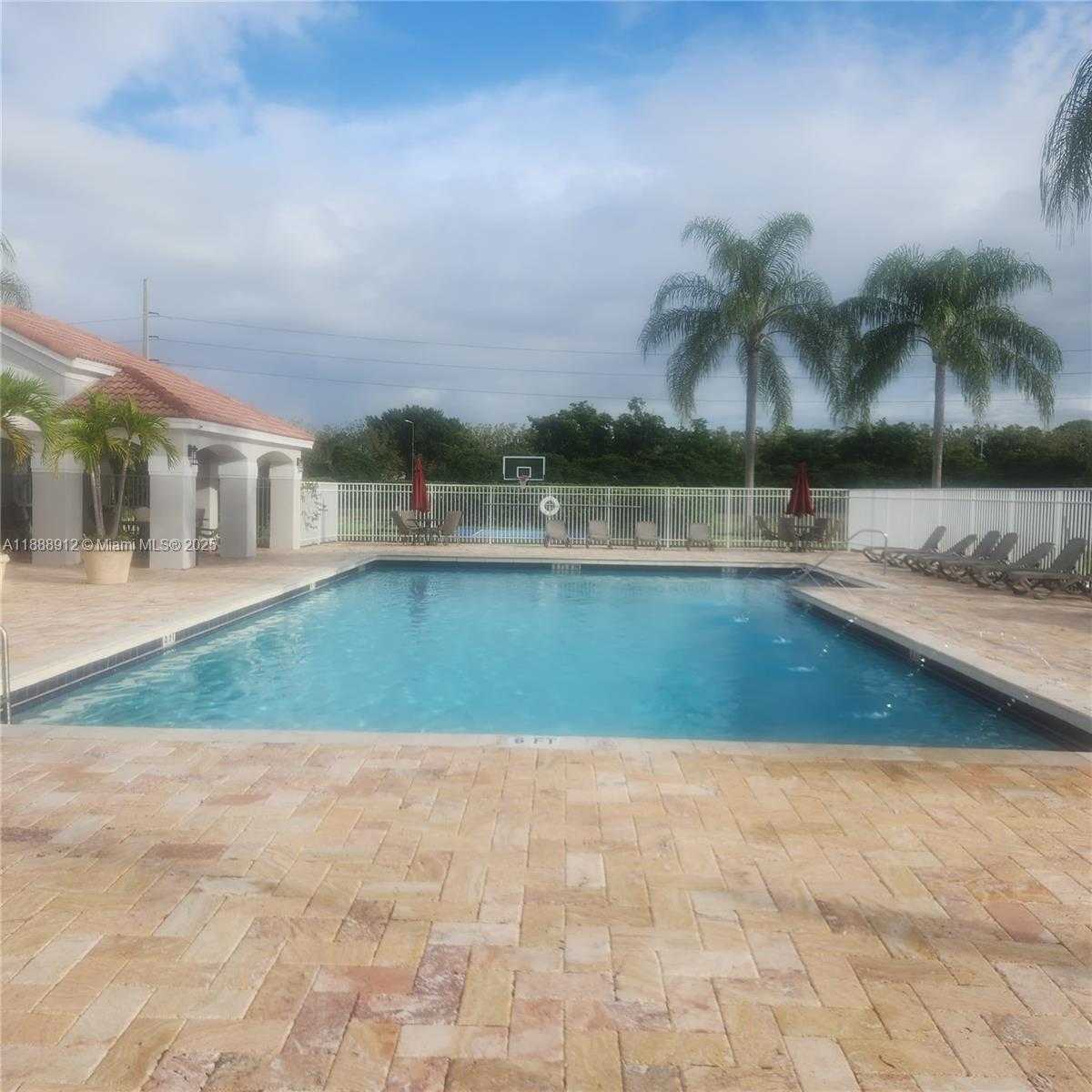 Small Image of 577 BRIDGETON RD #577, Weston Number 16