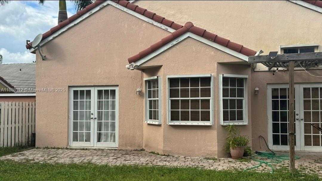 Small Image of 577 BRIDGETON RD #577, Weston Number 2