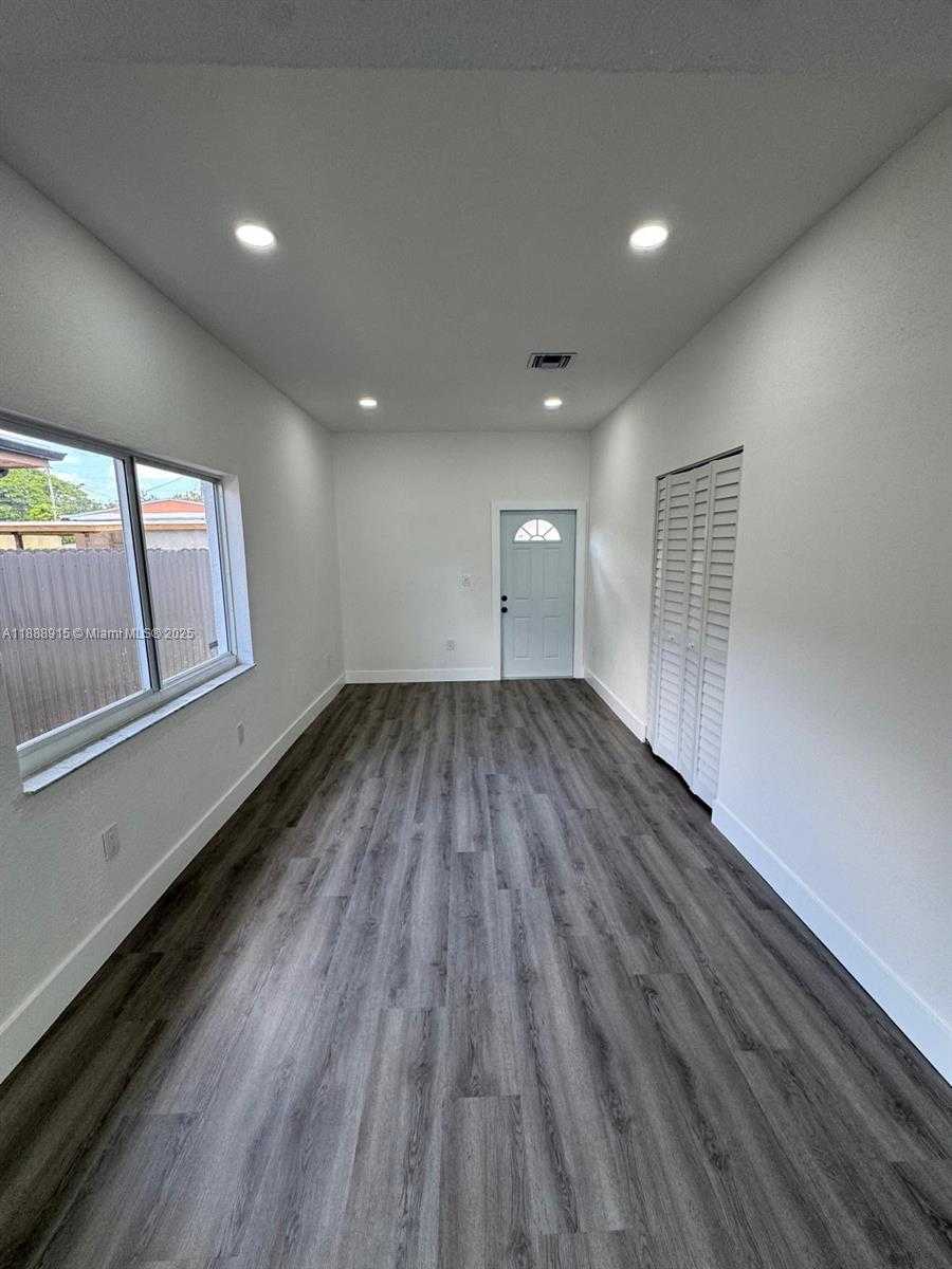 Small Image of 3039 NORTH WEST 51ST TER, Miami Number 13
