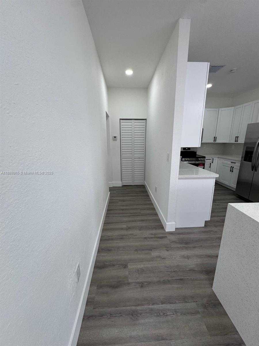 Small Image of 3039 NORTH WEST 51ST TER, Miami Number 14