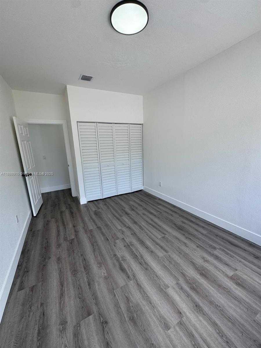 Small Image of 3039 NORTH WEST 51ST TER, Miami Number 17