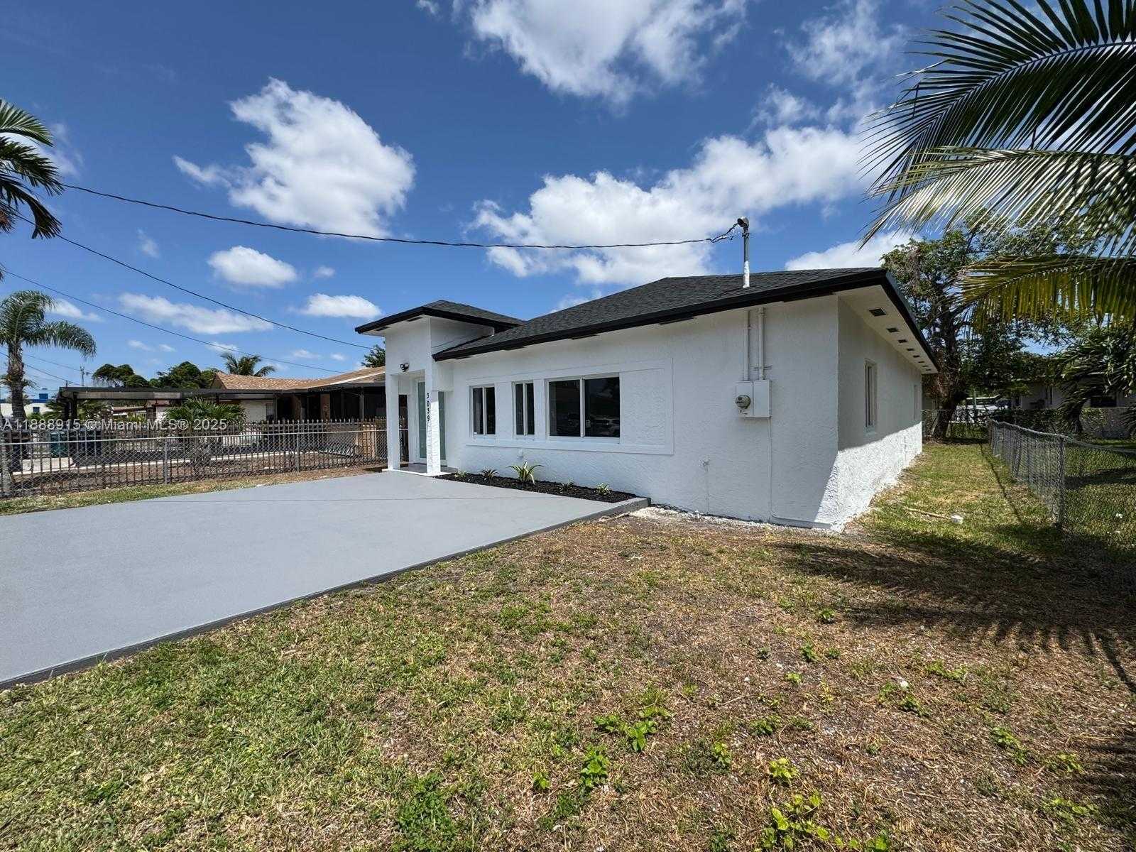 Small Image of 3039 NORTH WEST 51ST TER, Miami Number 3