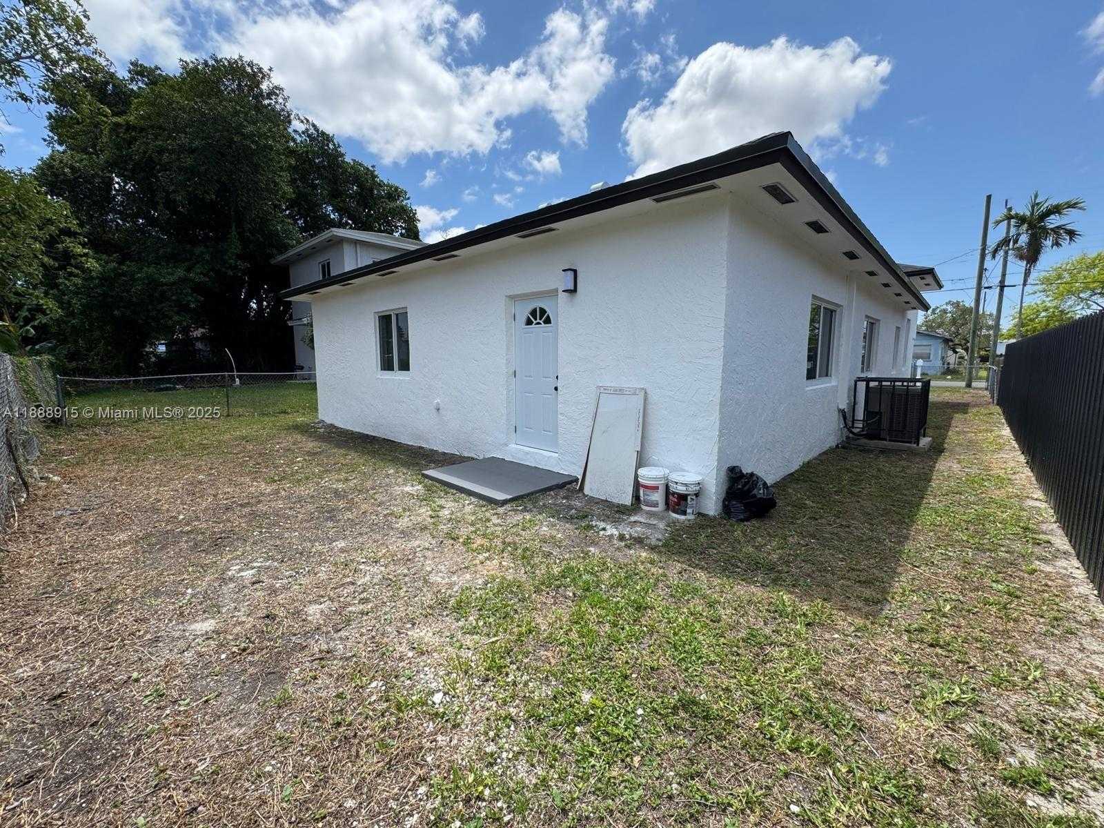 Small Image of 3039 NORTH WEST 51ST TER, Miami Number 32