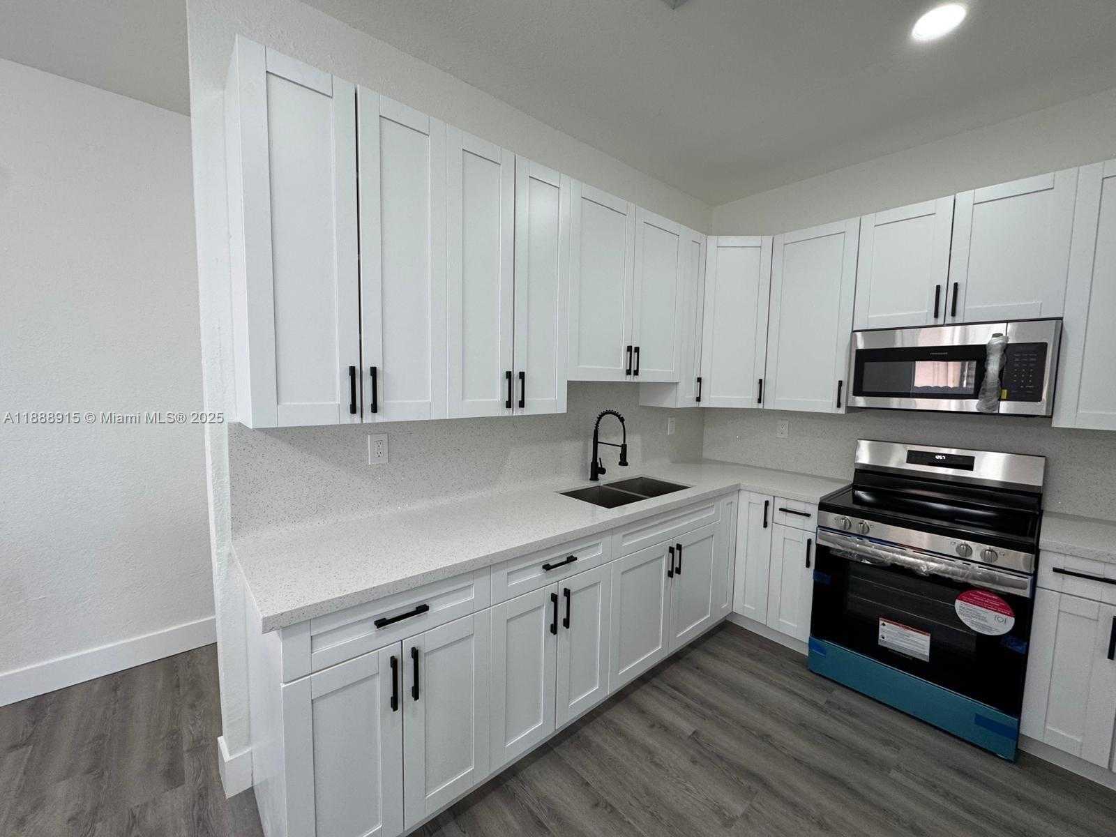 Small Image of 3039 NORTH WEST 51ST TER, Miami Number 9