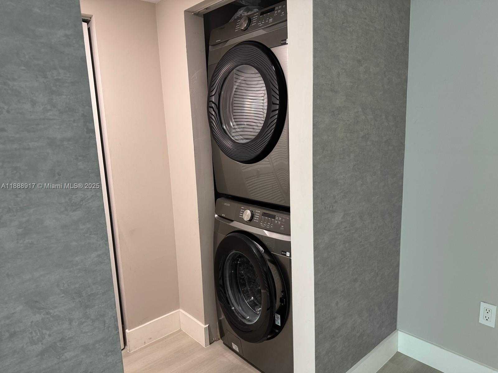 Small Image of 41 SOUTH EAST 5TH ST #501, Miami Number 17