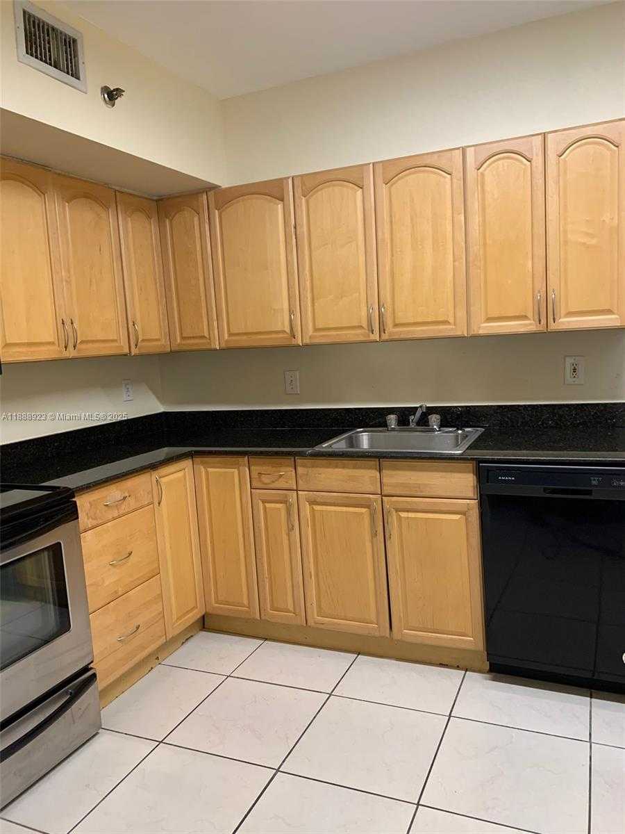 Small Image of 901 HILLCREST DR #409, Hollywood Number 12