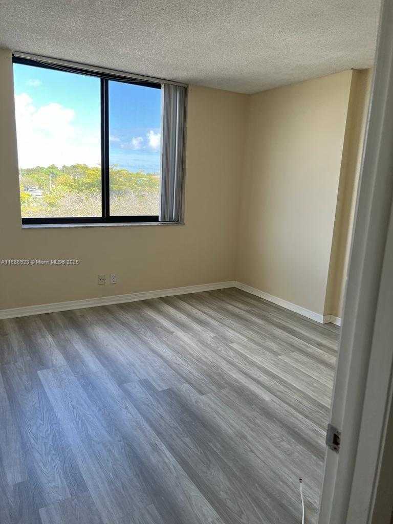 Small Image of 901 HILLCREST DR #409, Hollywood Number 17