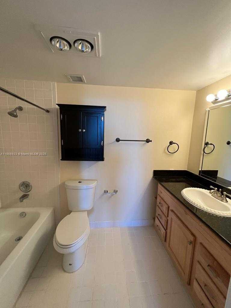 Small Image of 901 HILLCREST DR #409, Hollywood Number 18