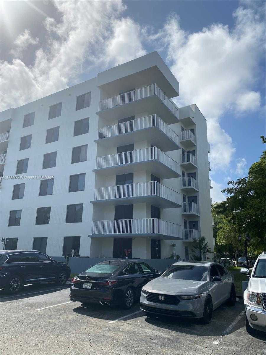 Small Image of 901 HILLCREST DR #409, Hollywood Number 5