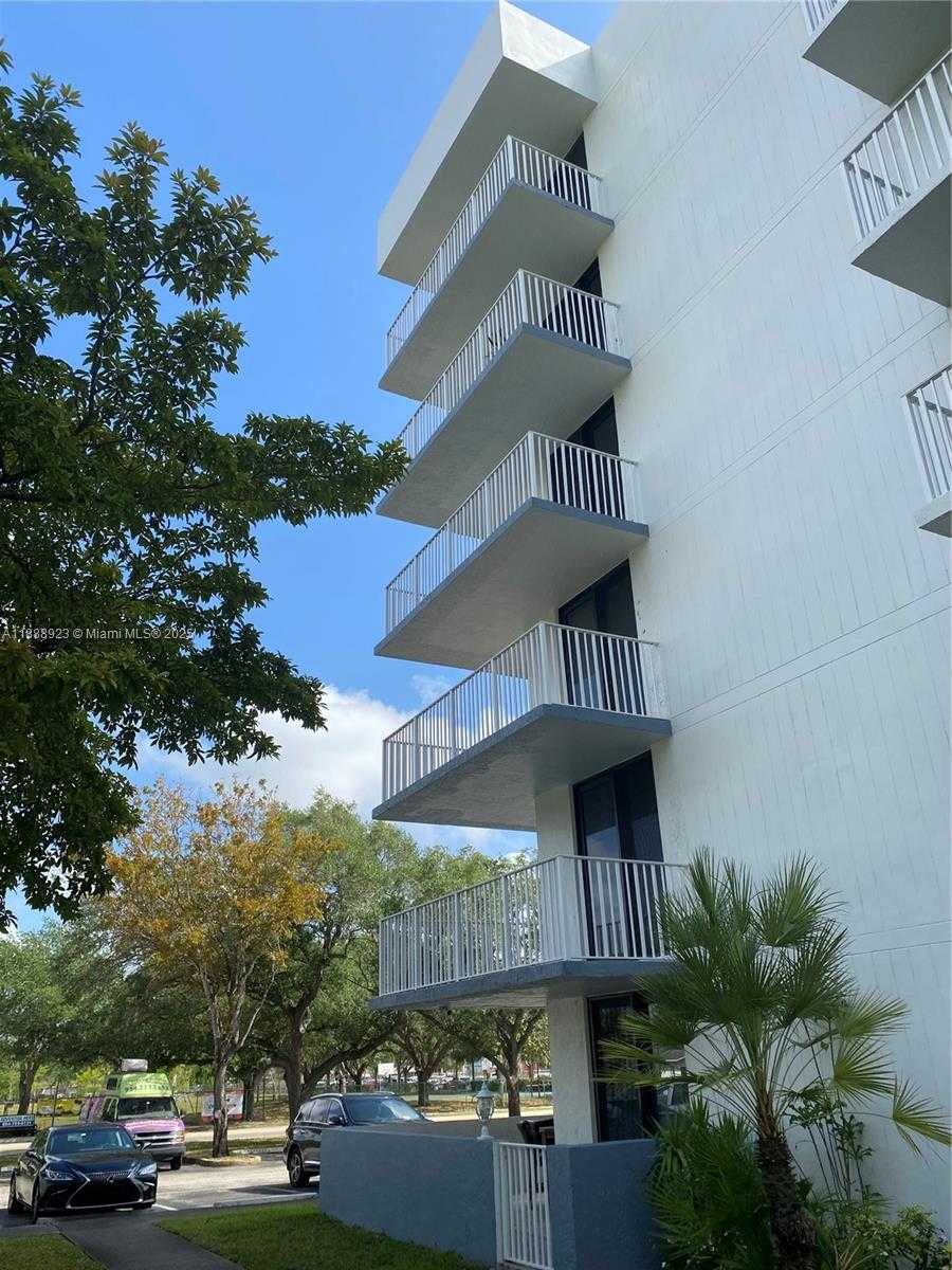 Small Image of 901 HILLCREST DR #409, Hollywood Number 6