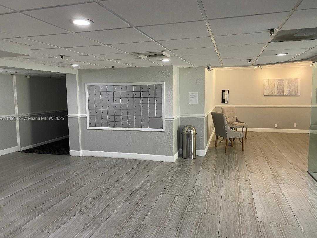 Small Image of 901 HILLCREST DR #409, Hollywood Number 8