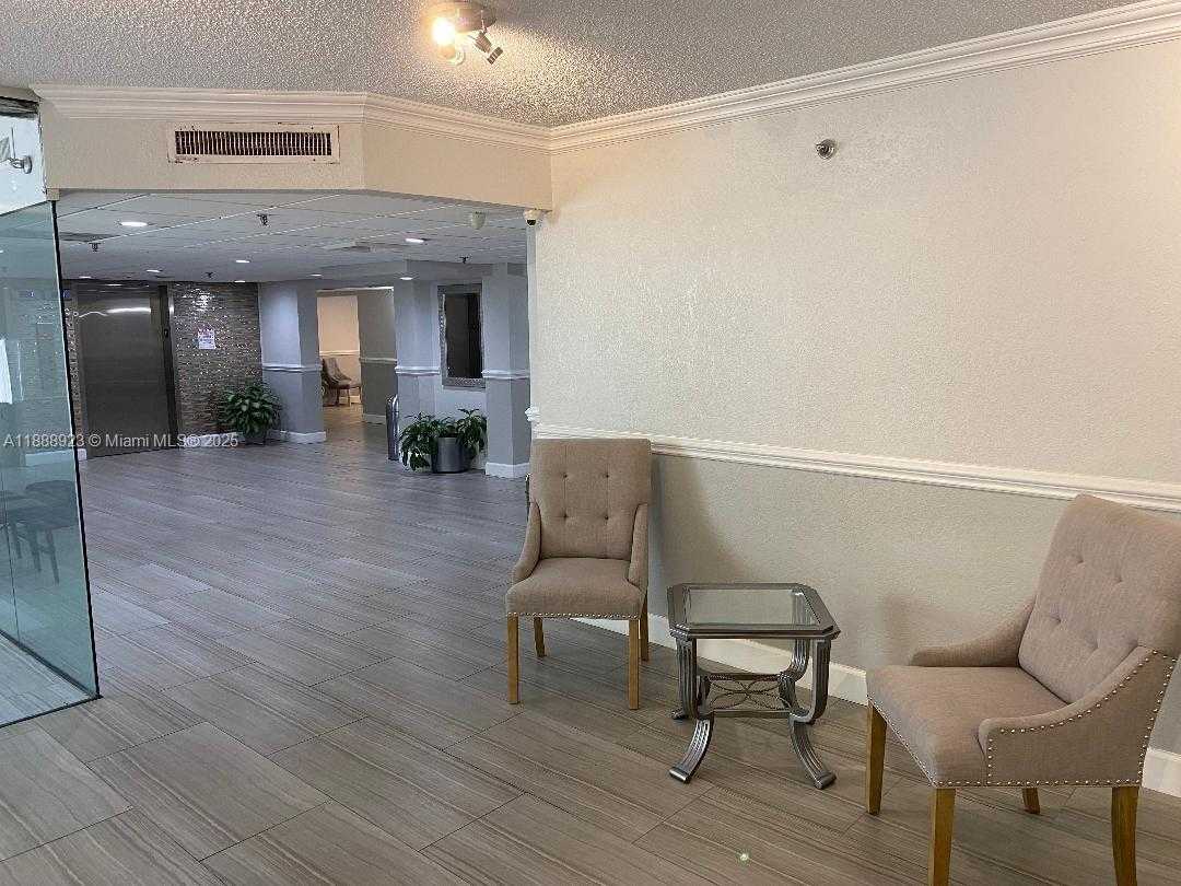 Small Image of 901 HILLCREST DR #409, Hollywood Number 9