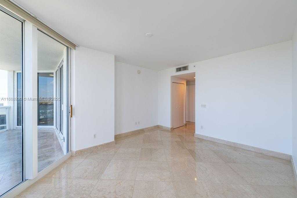 Small Image of 4779 COLLINS AVE #2206, Miami Beach Number 12