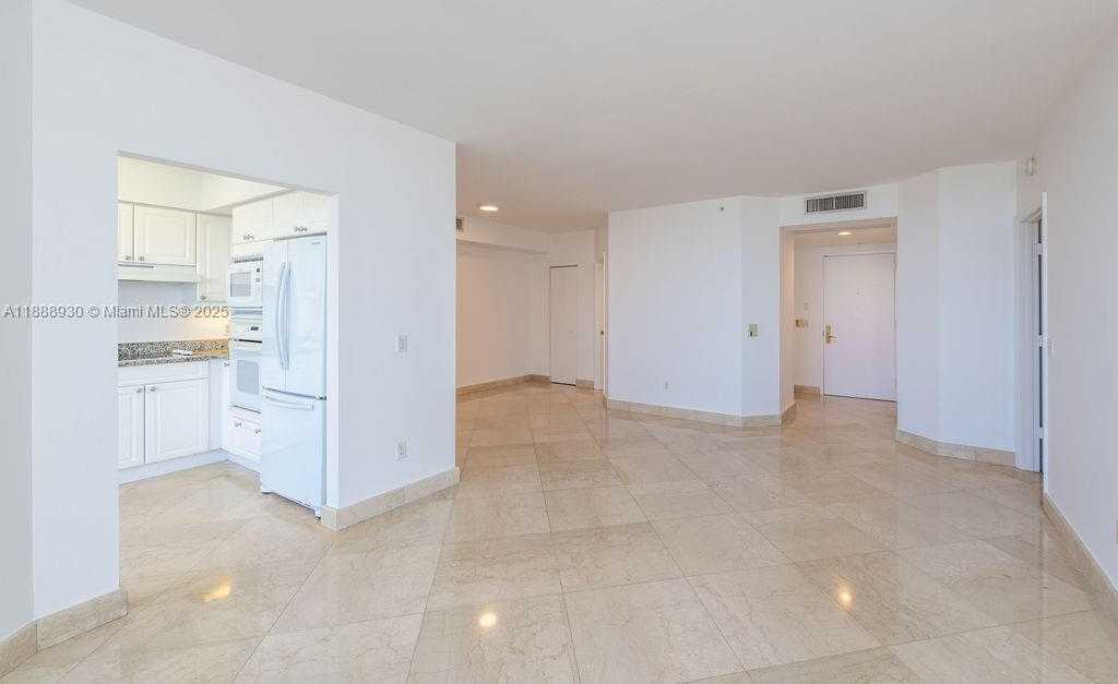 Small Image of 4779 COLLINS AVE #2206, Miami Beach Number 9