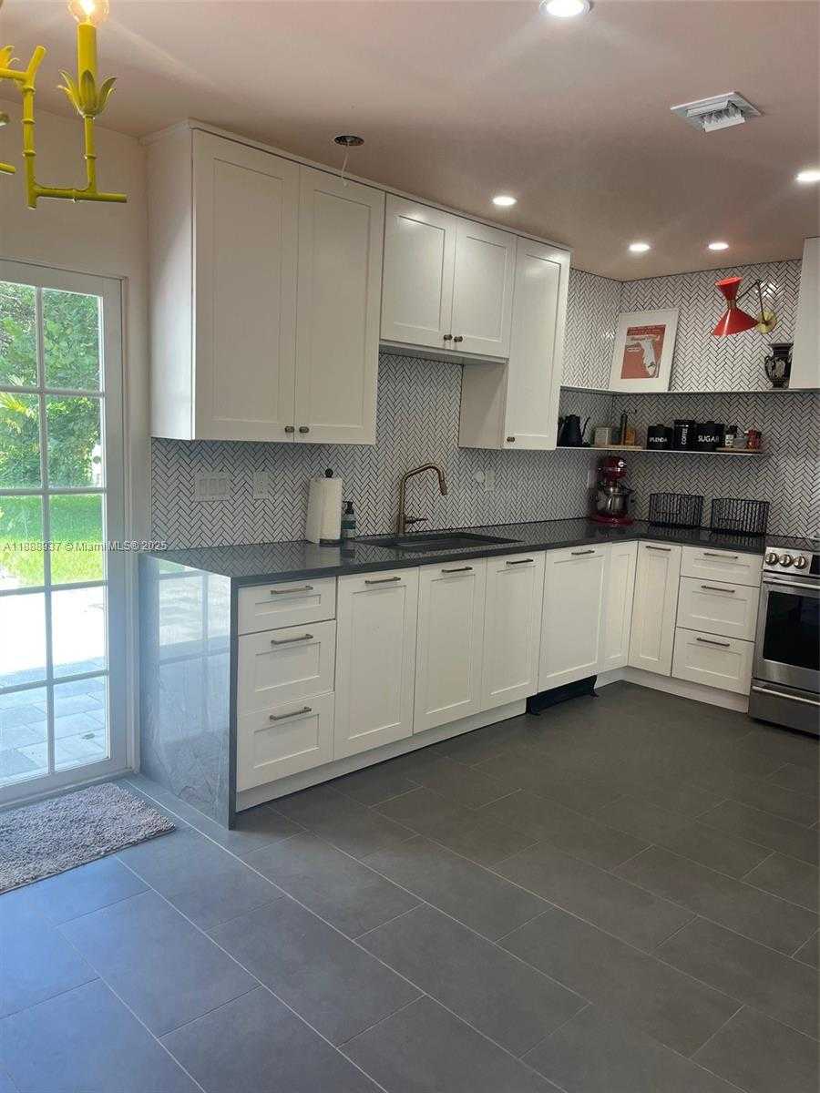 Small Image of 3220 POINSETTIA AVE #1, West Palm Beach Number 11