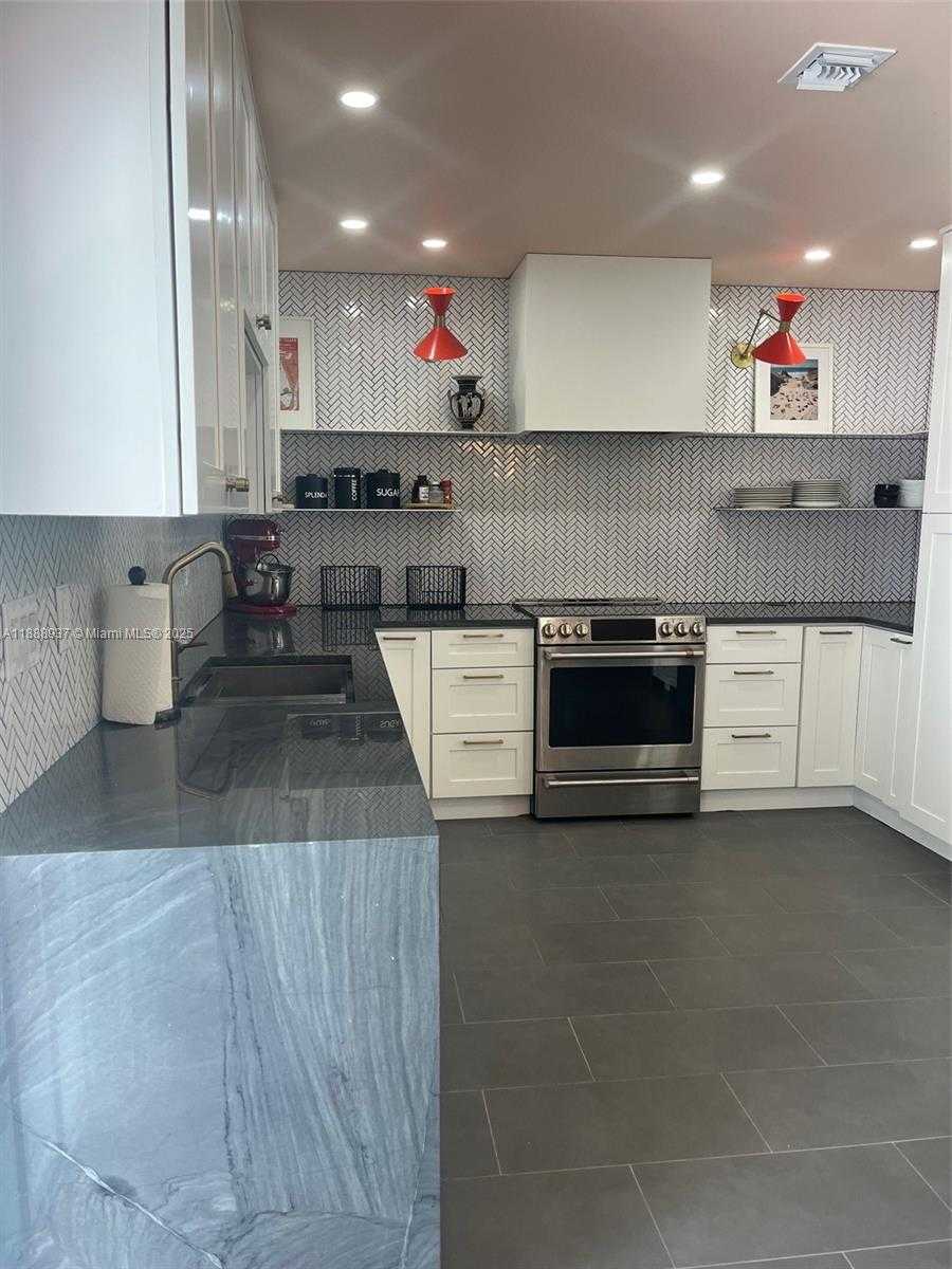 Small Image of 3220 POINSETTIA AVE #1, West Palm Beach Number 13