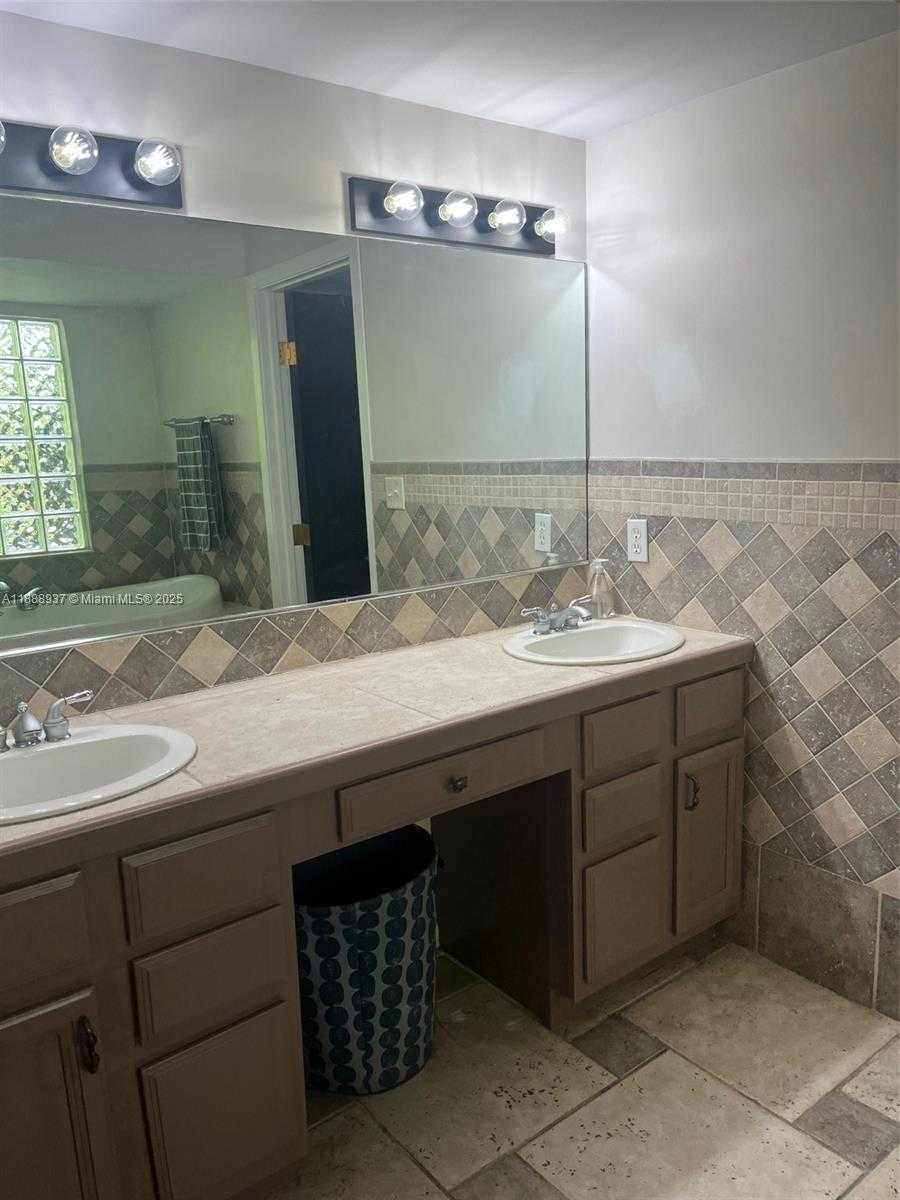 Small Image of 3220 POINSETTIA AVE #1, West Palm Beach Number 21