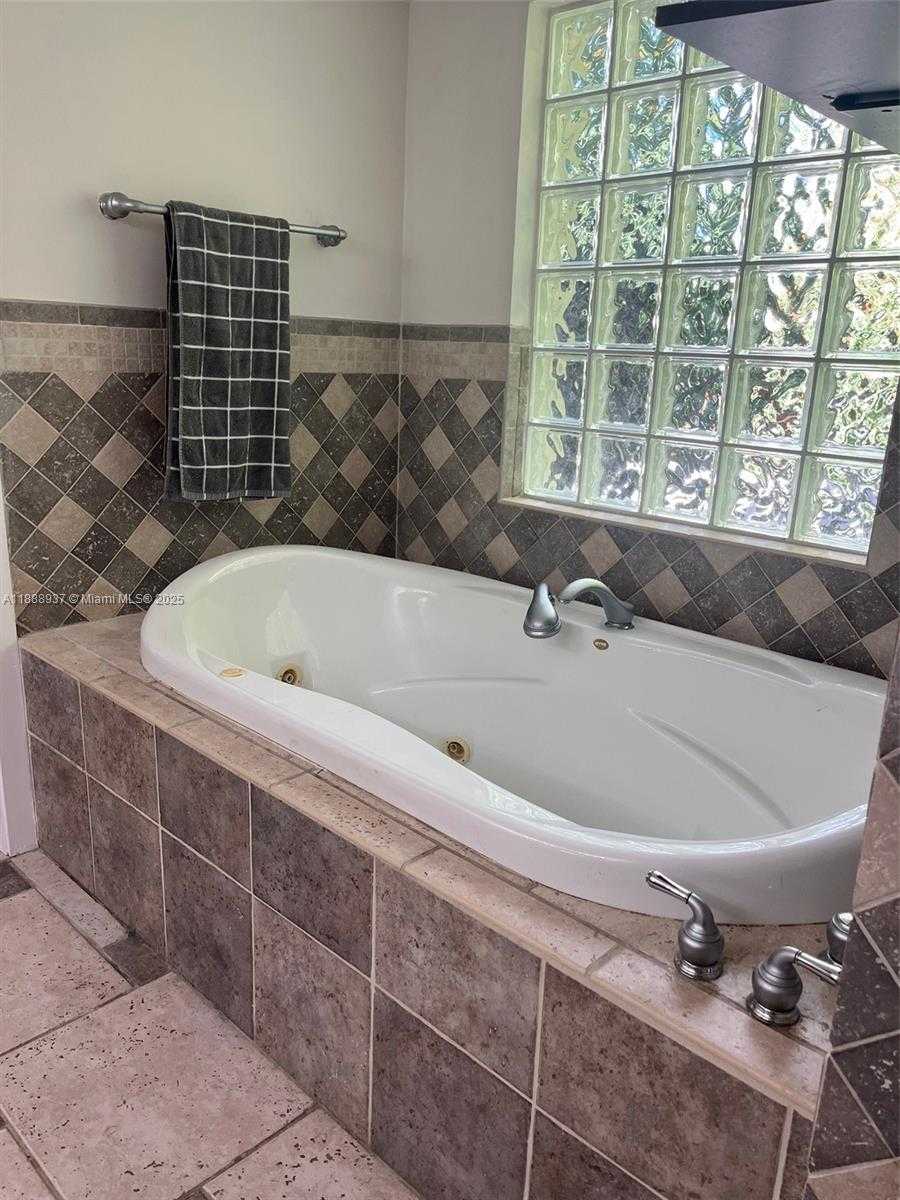 Small Image of 3220 POINSETTIA AVE #1, West Palm Beach Number 22