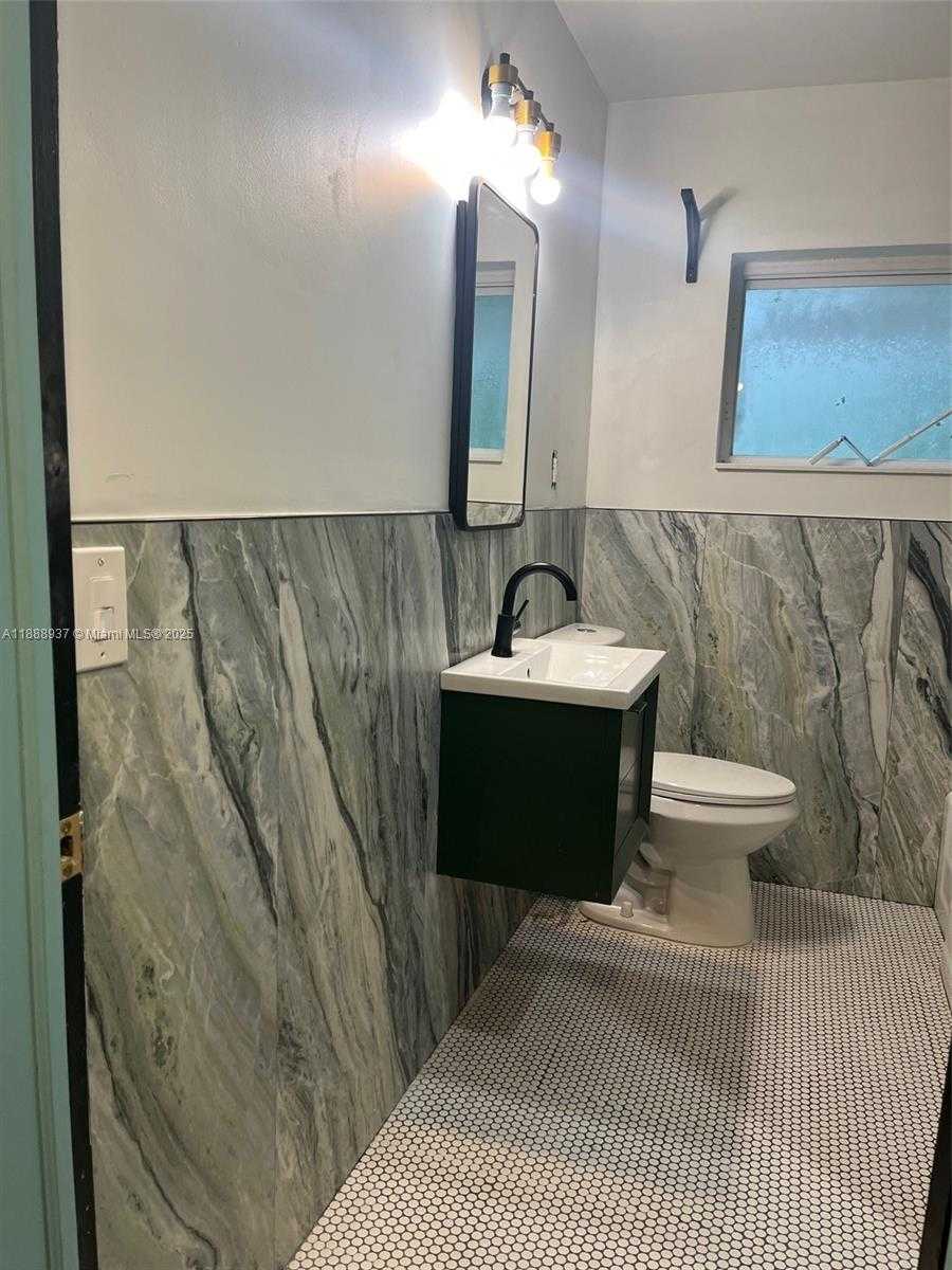 Small Image of 3220 POINSETTIA AVE #1, West Palm Beach Number 23
