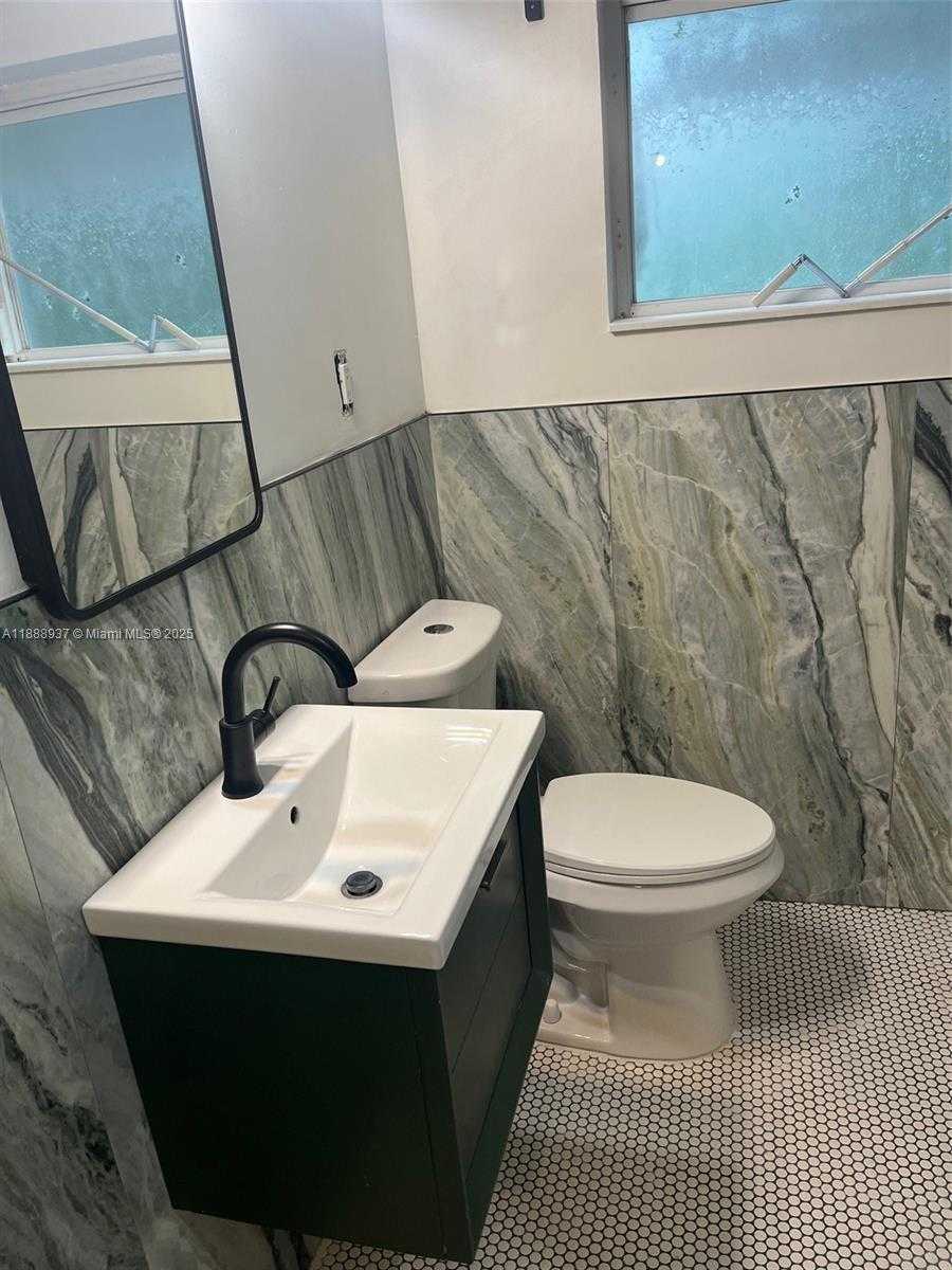 Small Image of 3220 POINSETTIA AVE #1, West Palm Beach Number 24