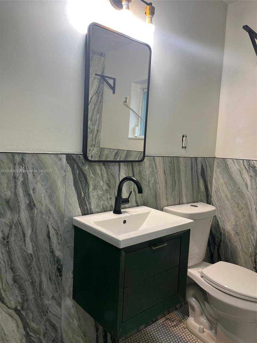 Small Image of 3220 POINSETTIA AVE #1, West Palm Beach Number 27