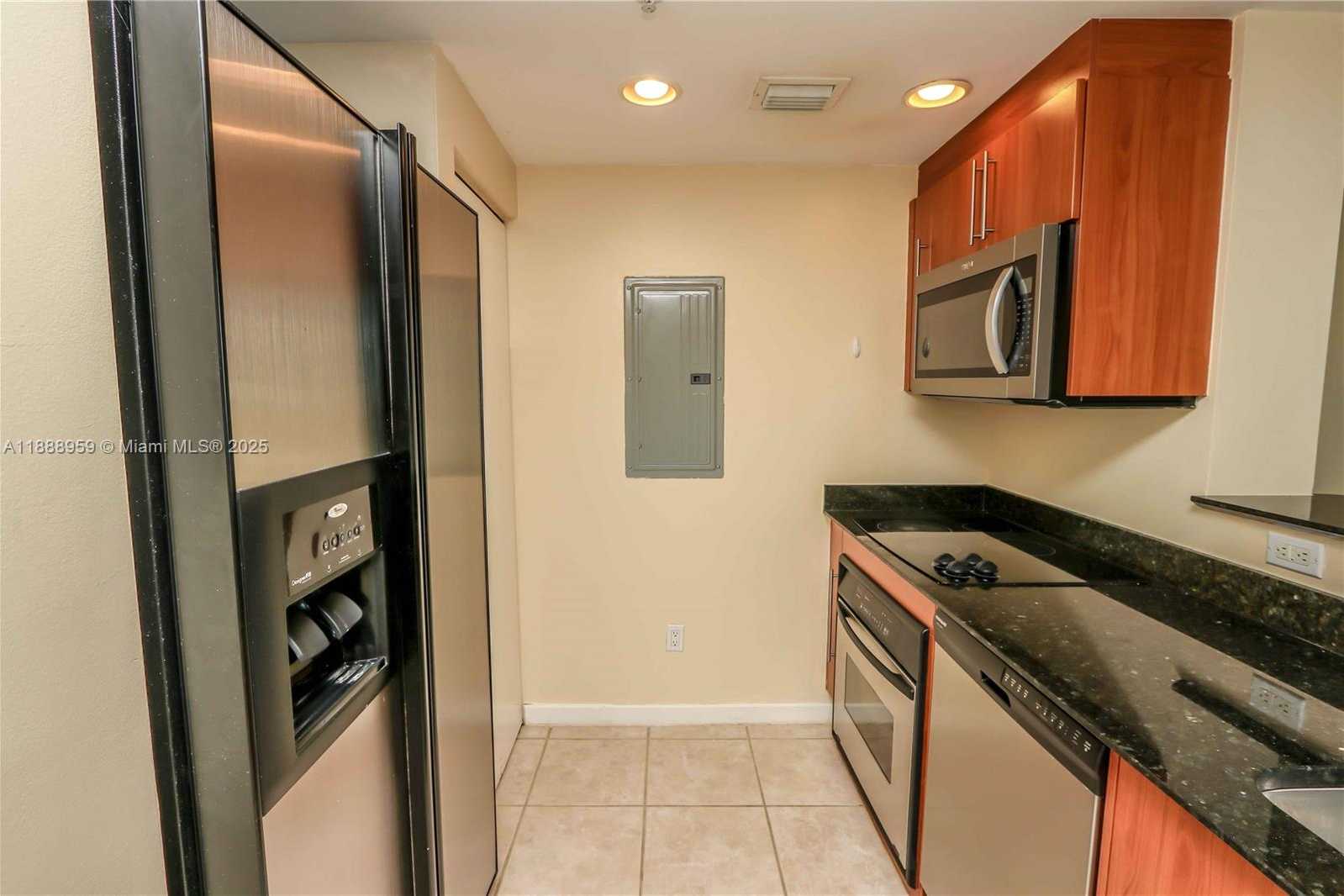 Small Image of 325 SOUTH BISCAYNE BLVD #2820, Miami Number 3