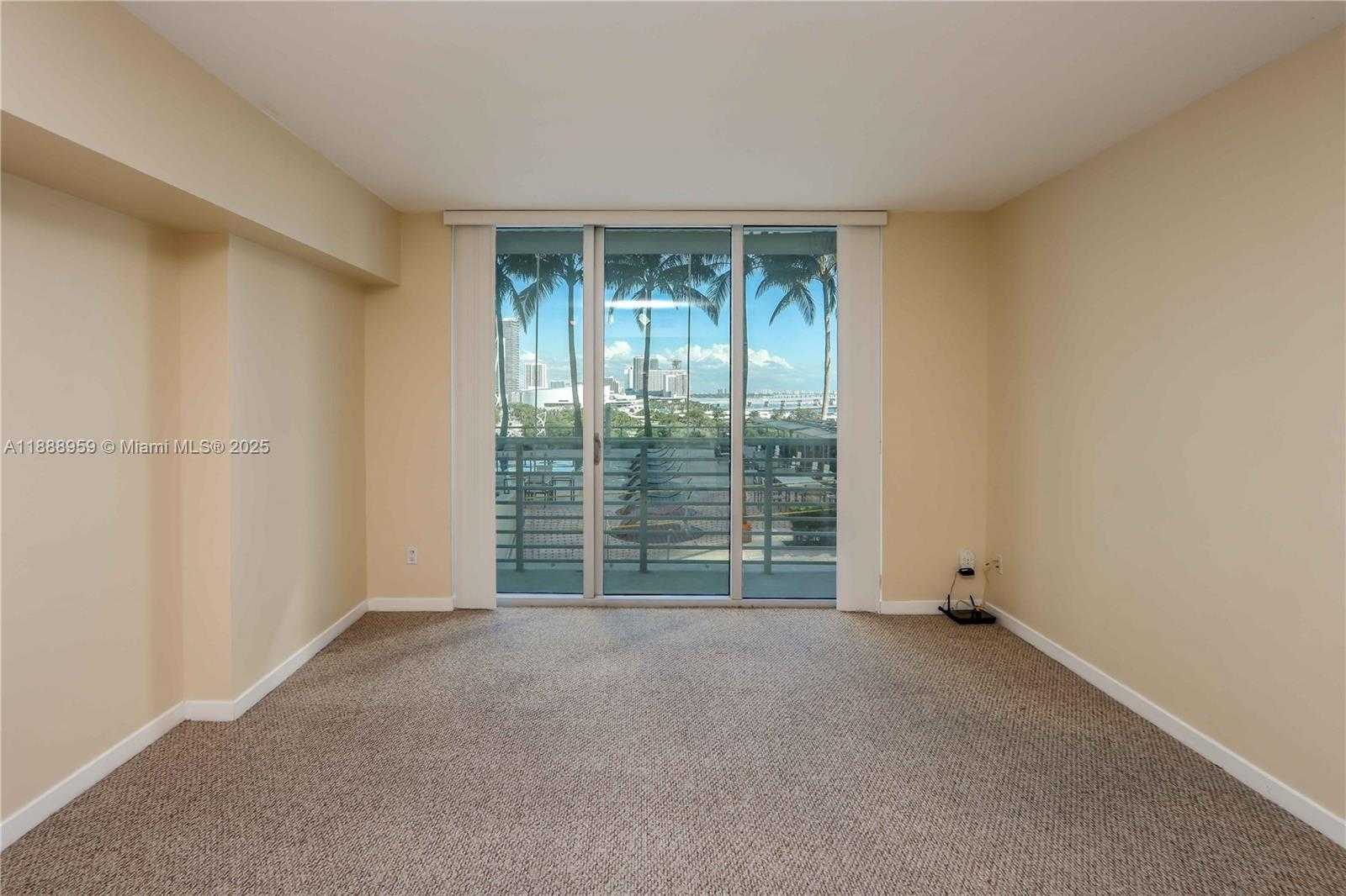 Small Image of 325 SOUTH BISCAYNE BLVD #2820, Miami Number 5