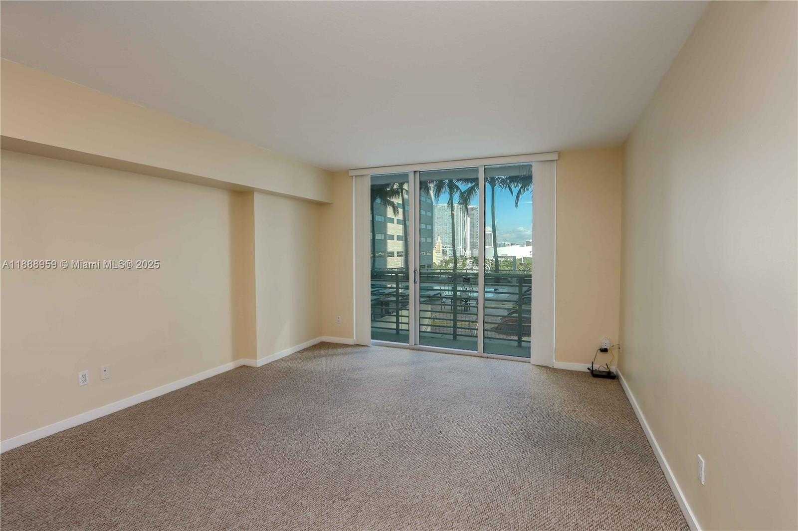 Small Image of 325 SOUTH BISCAYNE BLVD #2820, Miami Number 6