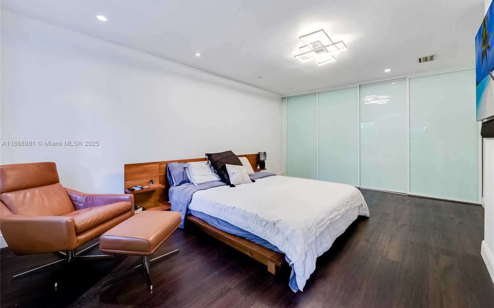 Small Image of 3940 LOQUAT AVE #3940, Miami Number 12
