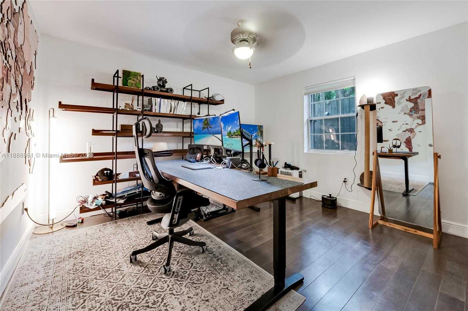 Small Image of 3940 LOQUAT AVE #3940, Miami Number 14